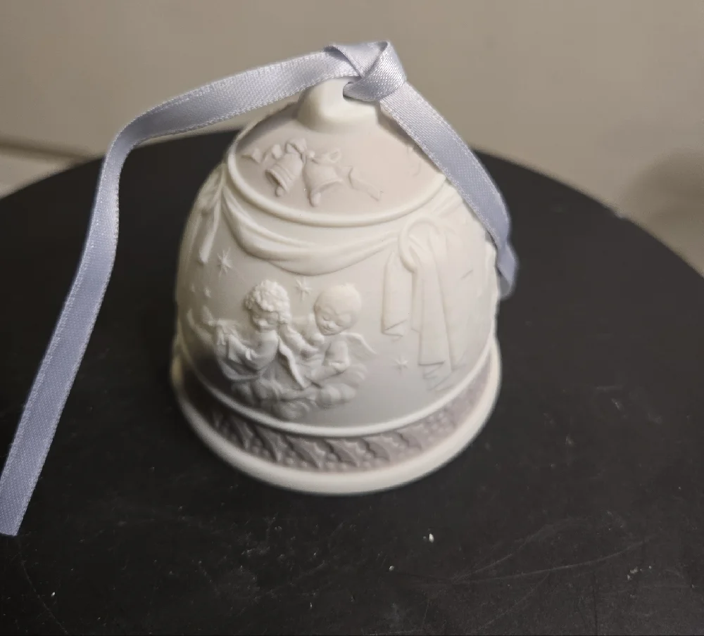 Lladro 1995 Merry Christmas White Crystal Bell in Box - Picture 10 of 12